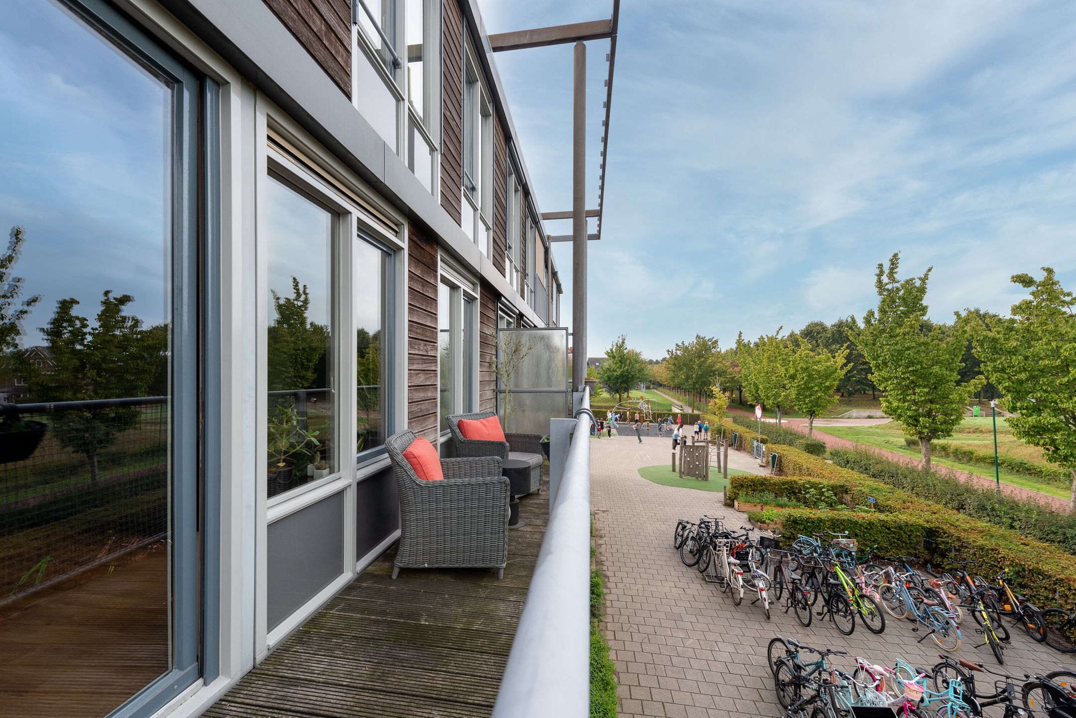 Photo 24 of Bronmos 14