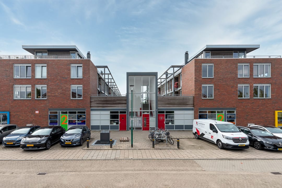 Photo 37 of Bronmos 14