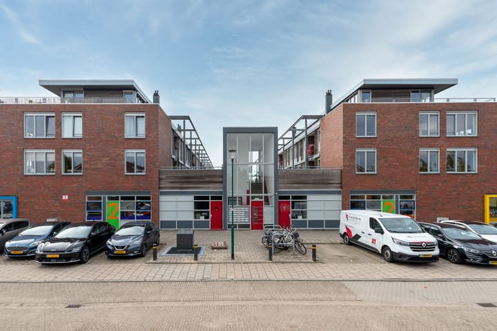 Photo 37 of Bronmos 14