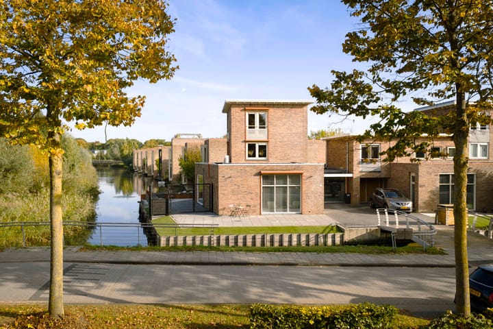 Photo 2 of Leonard Springerlaan 299