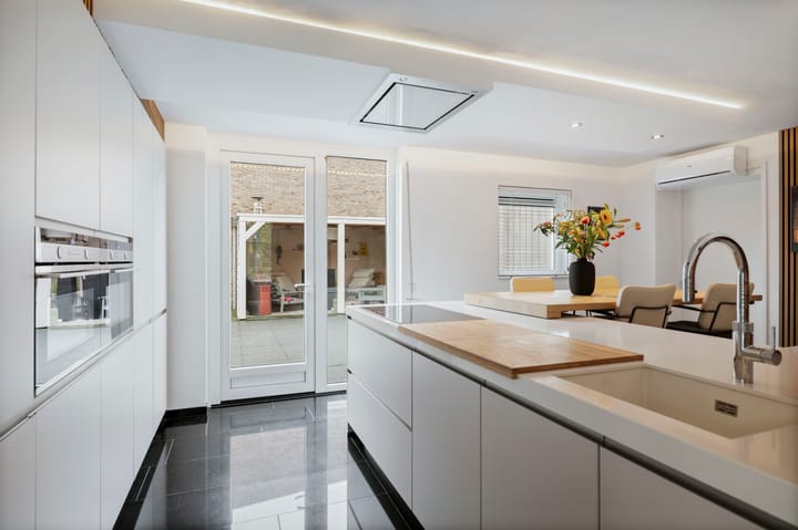 Photo 10 of Leonard Springerlaan 299