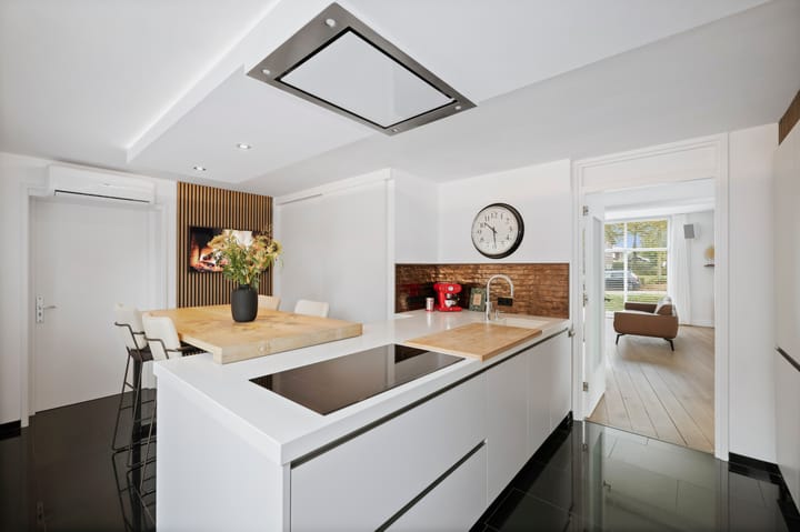 Photo 12 of Leonard Springerlaan 299