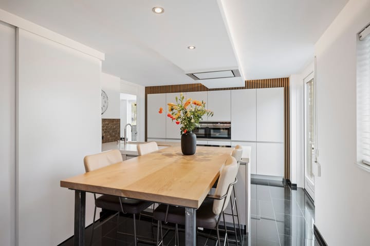 Photo 13 of Leonard Springerlaan 299