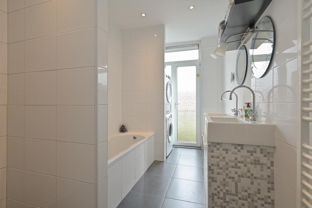 Foto 13 van Van Nijenrodestraat 98