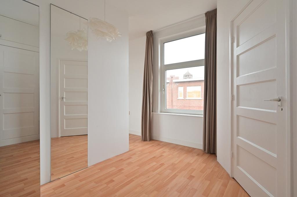 Foto 15 van Van Nijenrodestraat 98