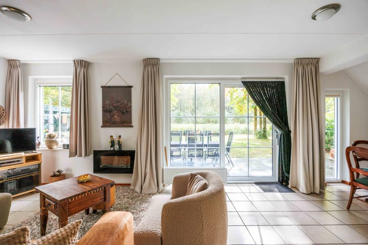 Photo 3 of De Rug 3-217