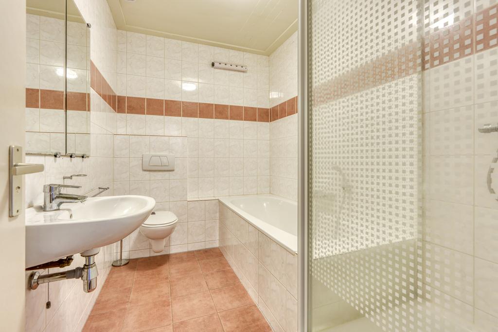 Photo 24 of Mgr. van de Weteringstraat 7-B