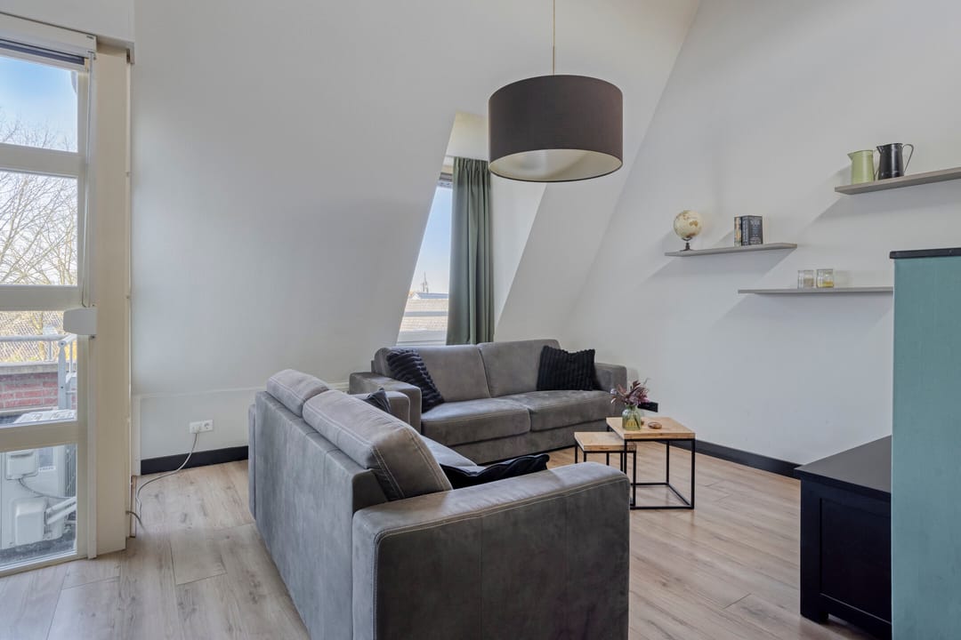 Foto 11 van Parallelweg Oost 1-L