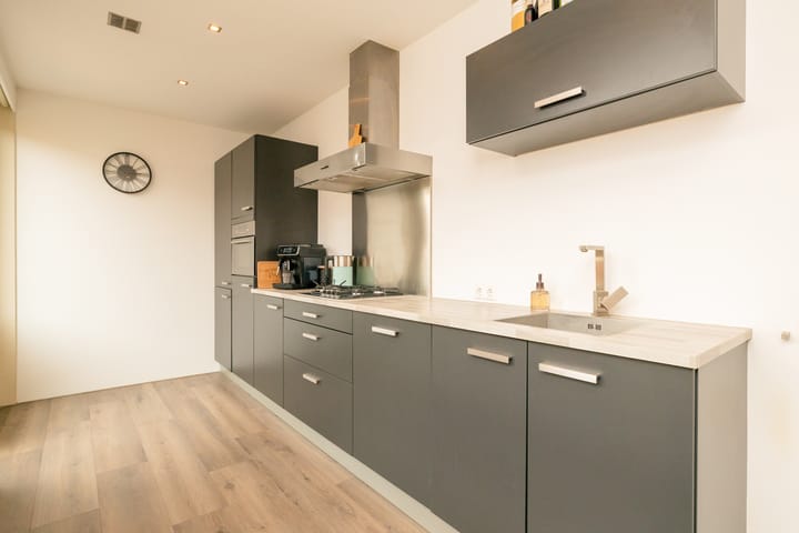 Foto 10 van Tieratesstraat 19