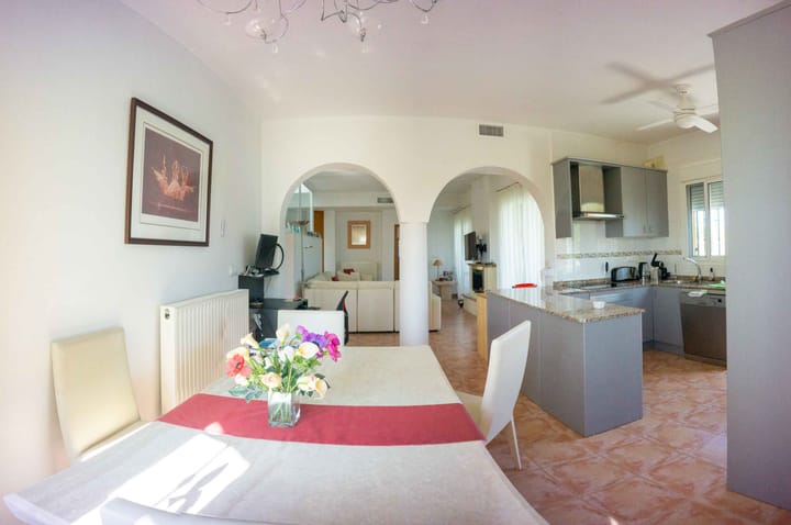 Foto 19 van Calle Curruca 33-15