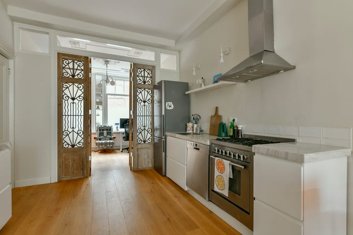 Photo 13 of Marcusstraat 3-H