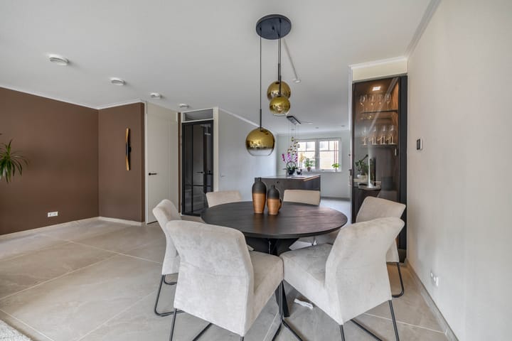 Photo 9 of Stokroos 58