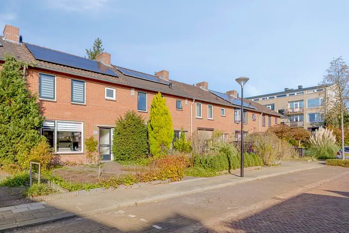 Photo 3 of Merelstraat 10