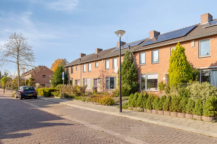 Photo 4 of Merelstraat 10