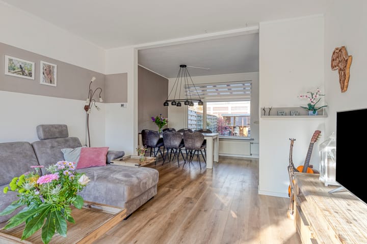 Photo 11 of Merelstraat 10