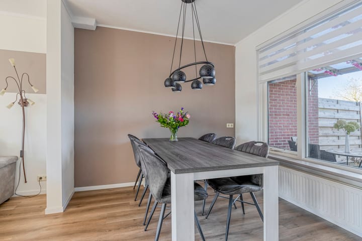 Photo 13 of Merelstraat 10