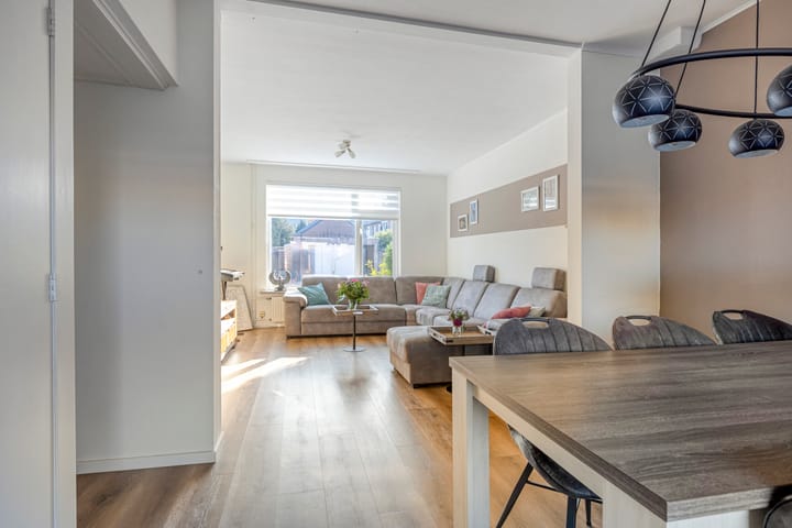 Photo 14 of Merelstraat 10