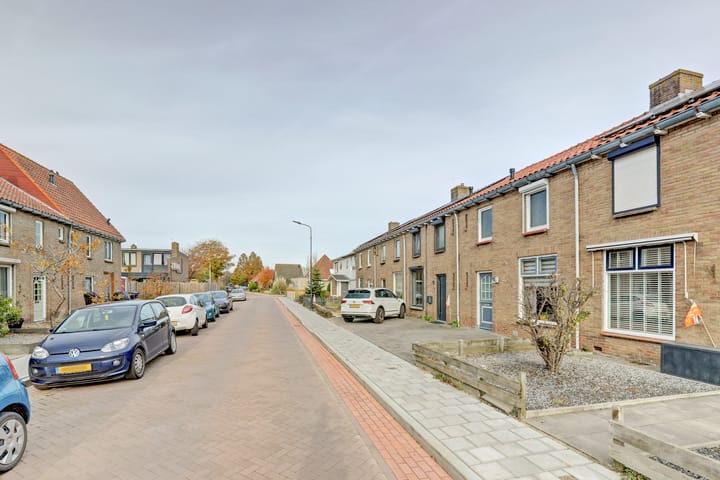 Photo 27 of Wilhelminastraat 8