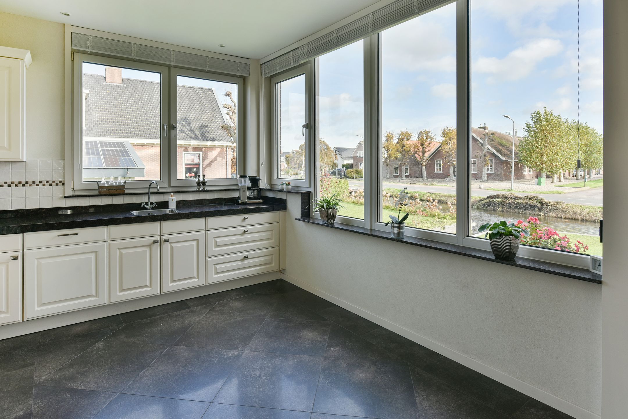 Photo 9 of Drechtdijk 76