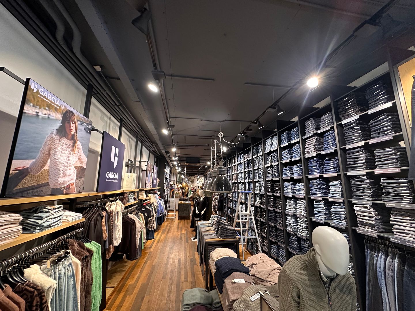 View photo 3 of Diezerstraat 47