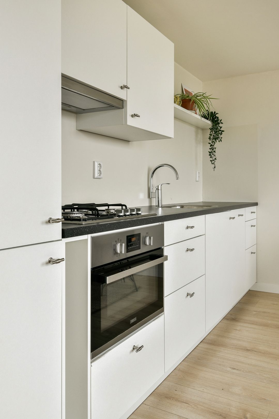 Photo 8 of Van Bossestraat 74-4