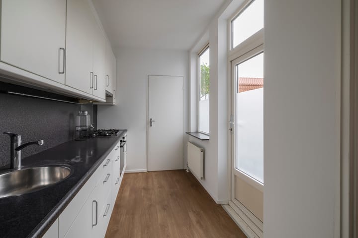 Photo 14 of Czarinastraat 38