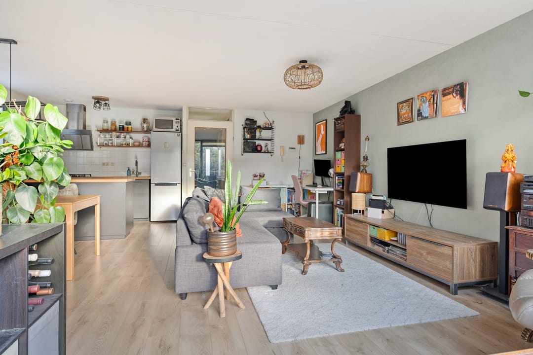 Photo 8 of Leeghwaterstraat 240