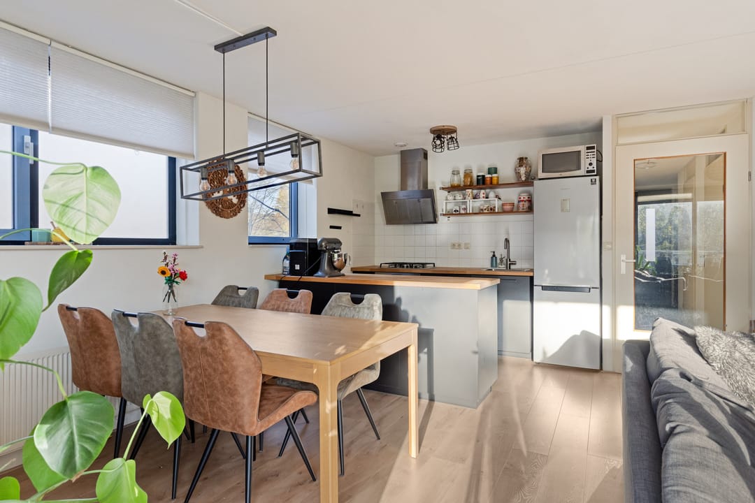 Photo 11 of Leeghwaterstraat 240