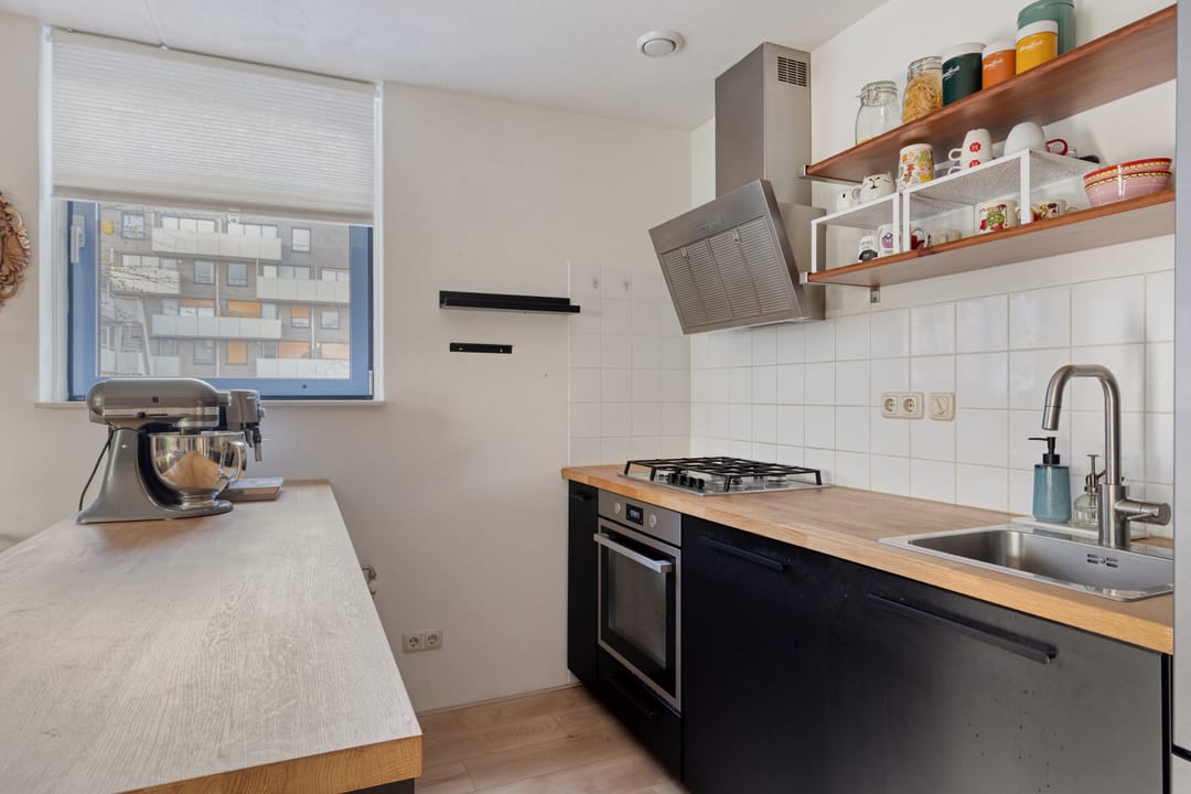 Photo 13 of Leeghwaterstraat 240