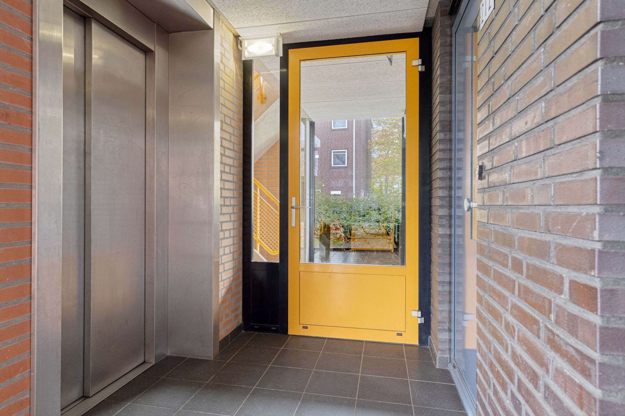 Photo 24 of Leeghwaterstraat 240