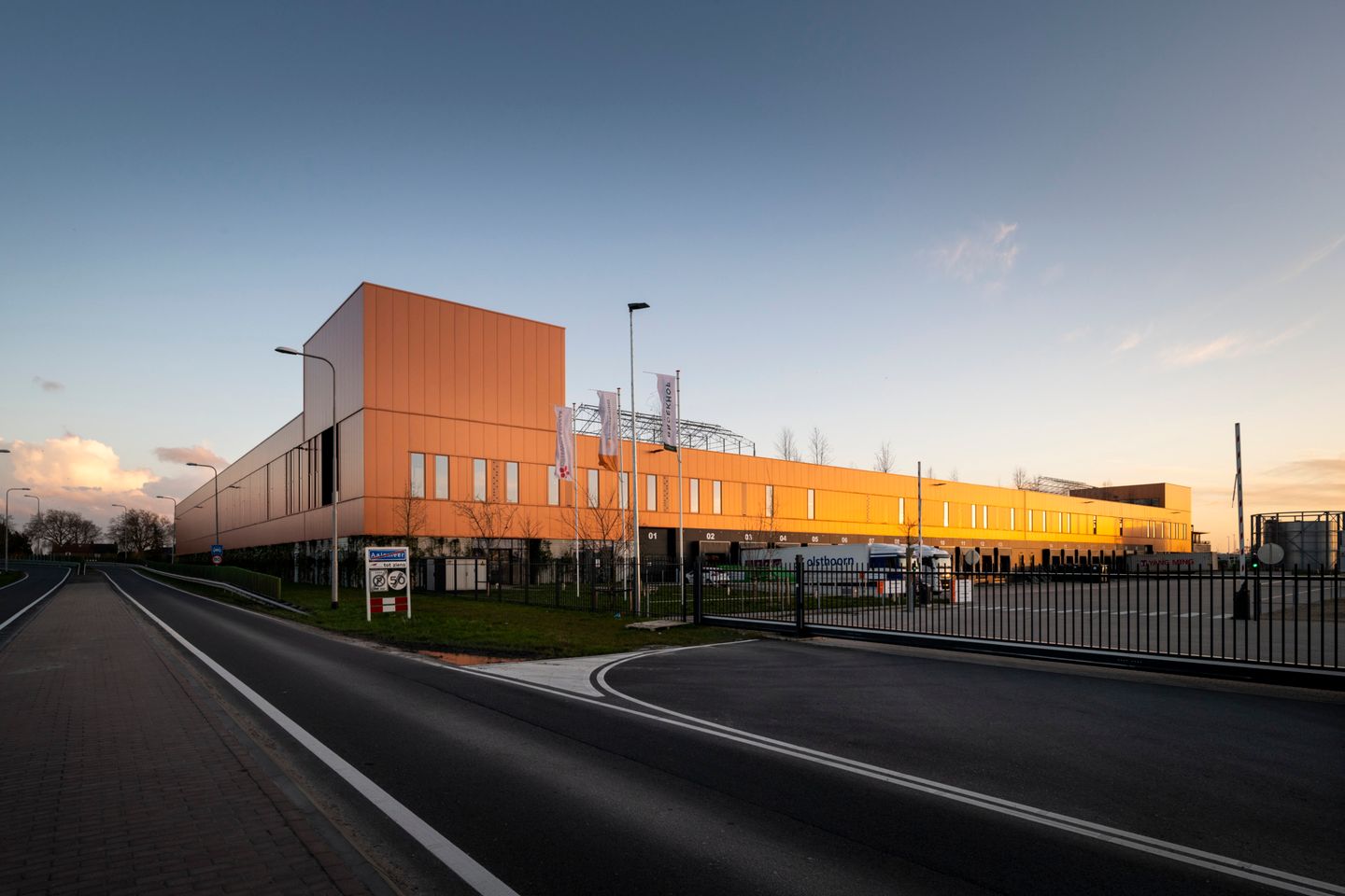 Bekijk foto 3 van Zwitserlandstraat 1-3