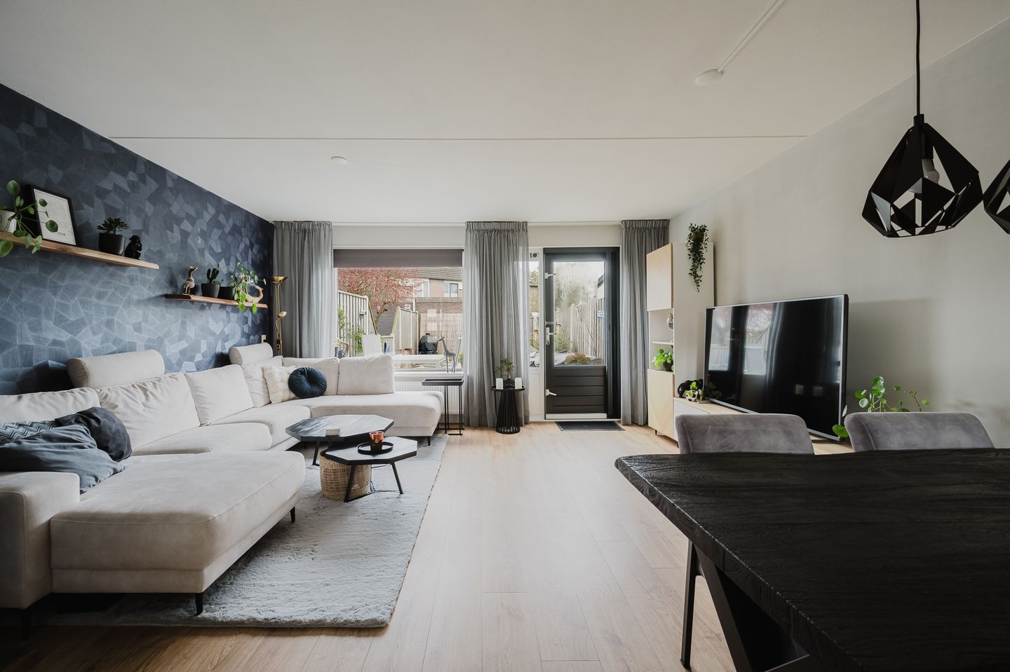 Photo 1 of P. Hellendaalstraat 14