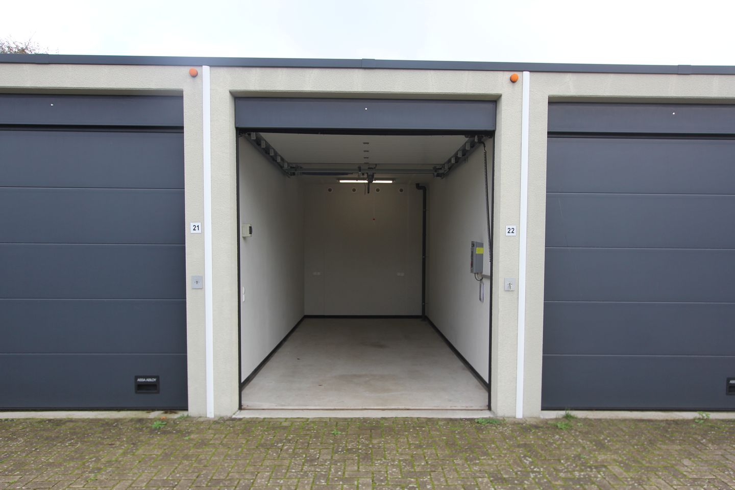 View photo 2 of Leidsevaartweg 11