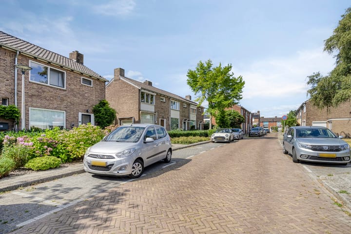 Photo 7 of Marathonstraat 16