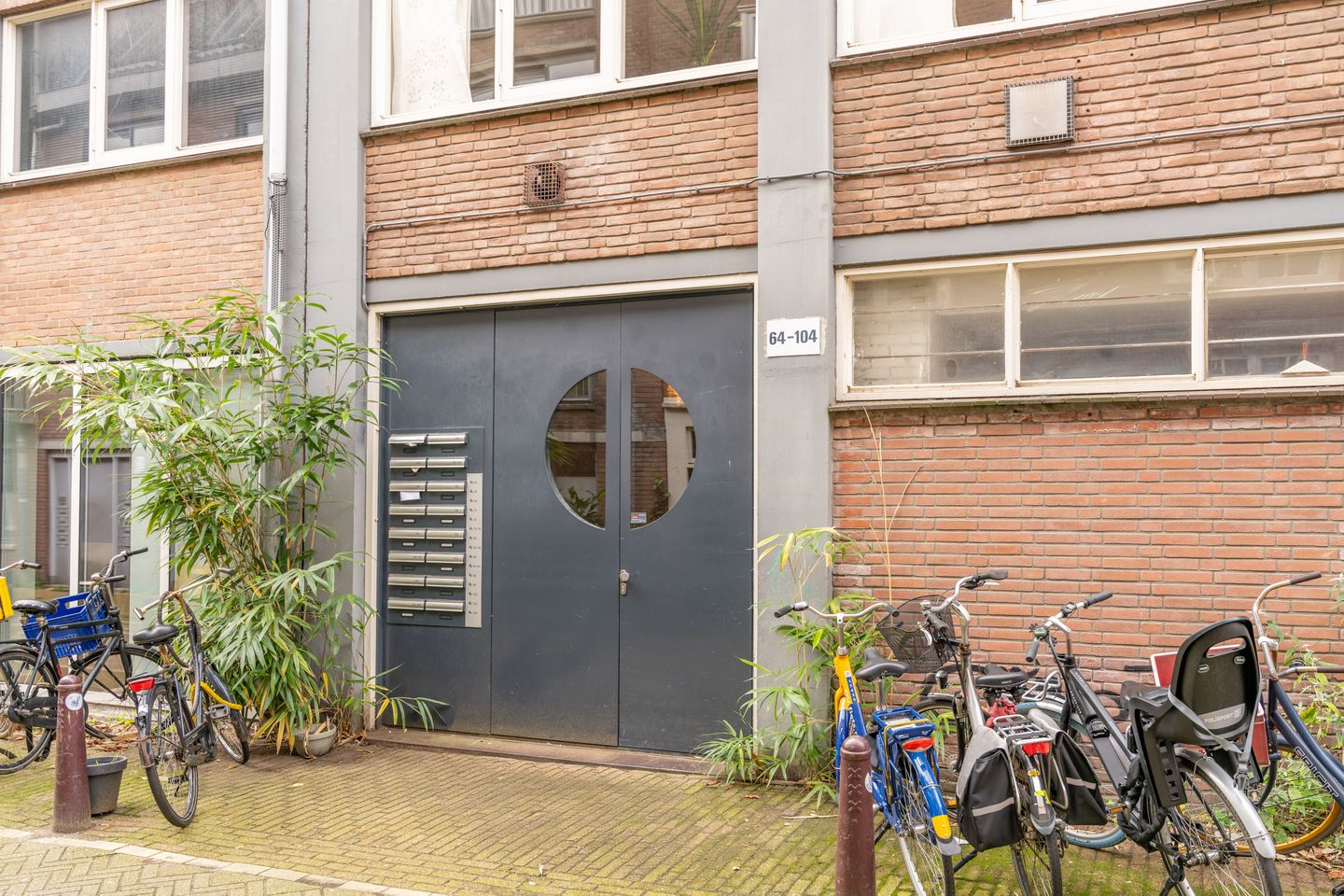 Bekijk foto 2 van Eerste Passeerdersdwarsstraat 82-86