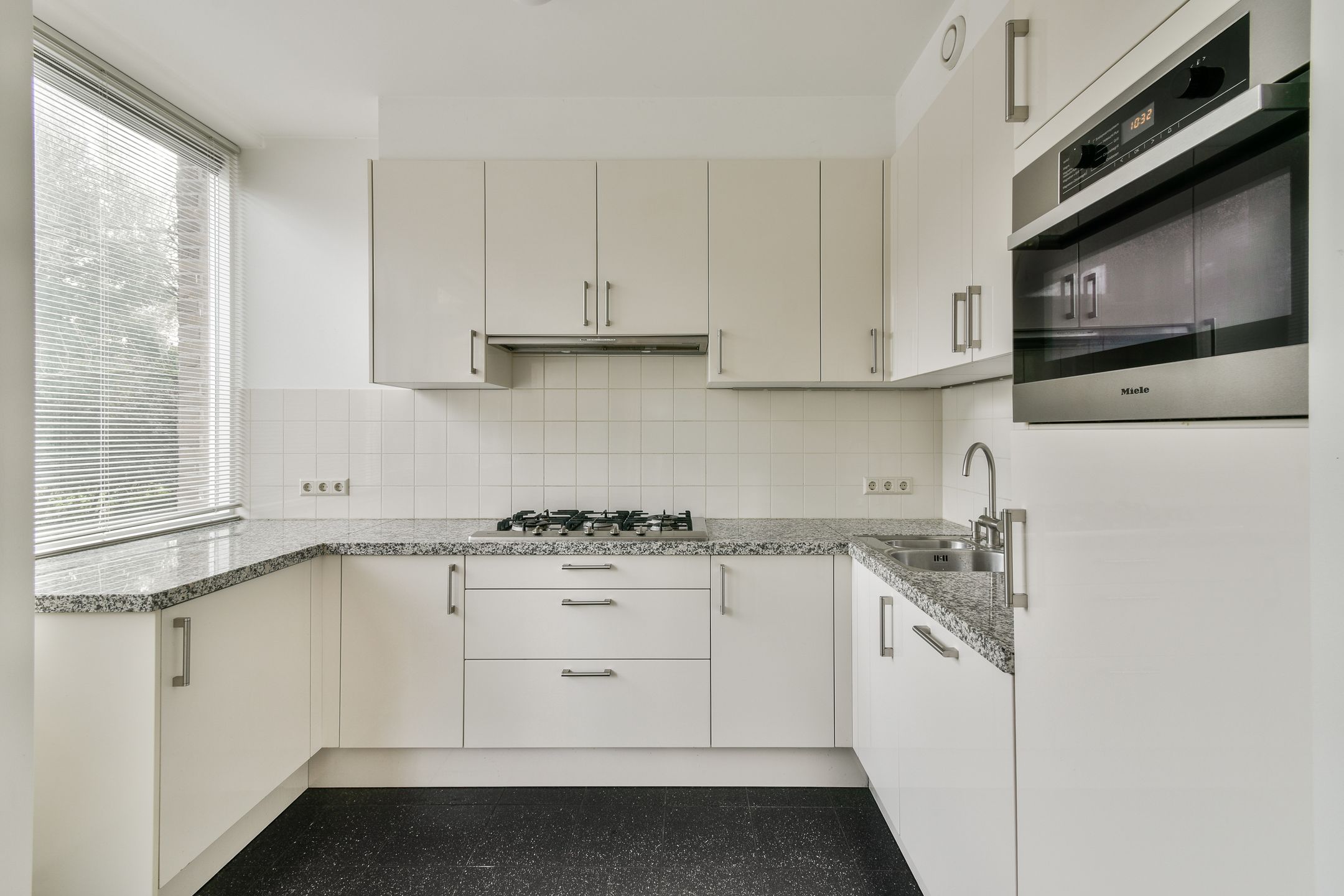 Photo 12 of Van der Boechorststraat 44