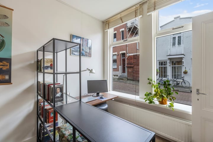 Photo 11 of Louis Bothastraat 3