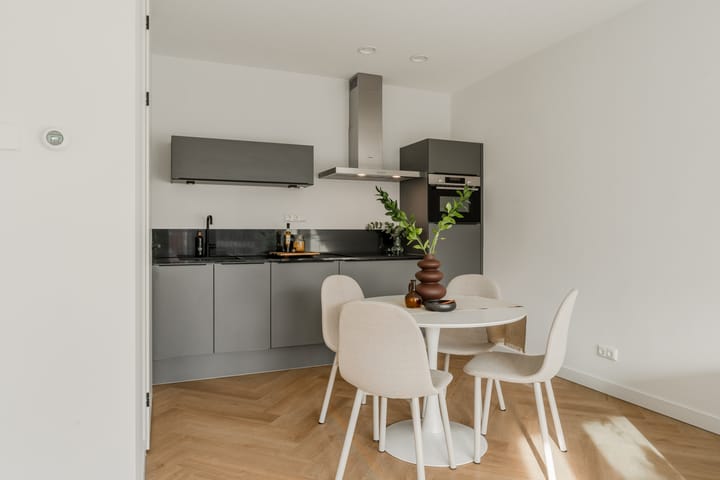 Photo 16 of Niemeyerstraat 201