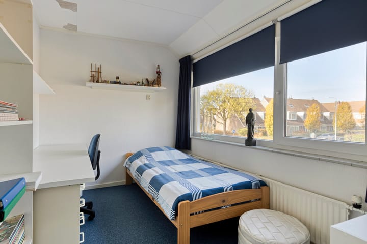 Photo 13 of Van Dam van Isseltstraat 7