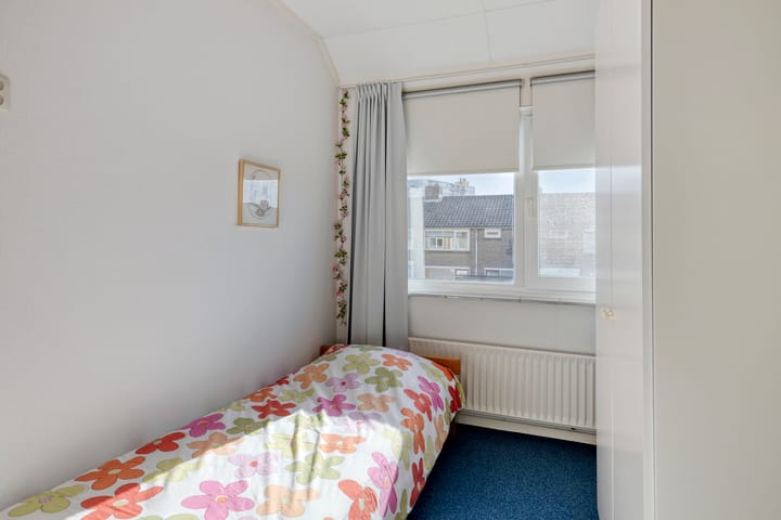 Photo 14 of Van Dam van Isseltstraat 7