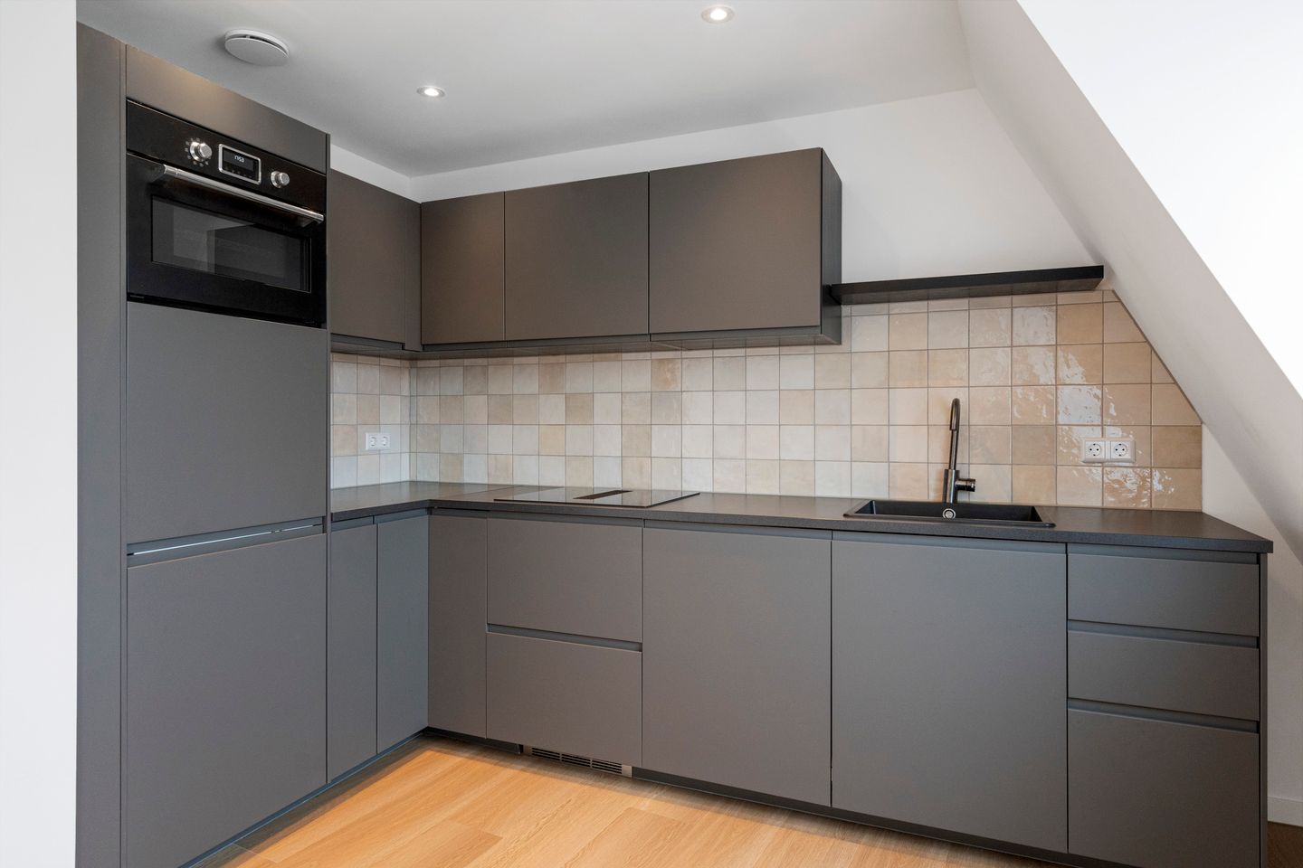 Foto 5 van Haltestraat 27-B