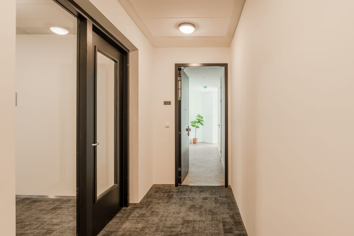 Photo 8 of Niemeyerstraat 253