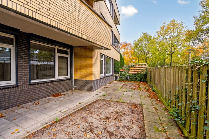 Photo 23 of Johannes Vermeerstraat 132