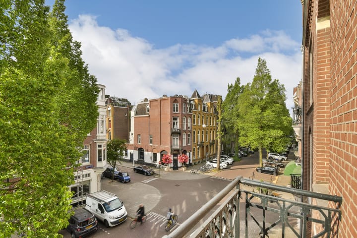 Photo 11 of Johannes Verhulststraat 60-2