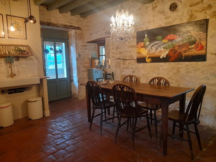 Foto 4 van Rue Des Prés 6