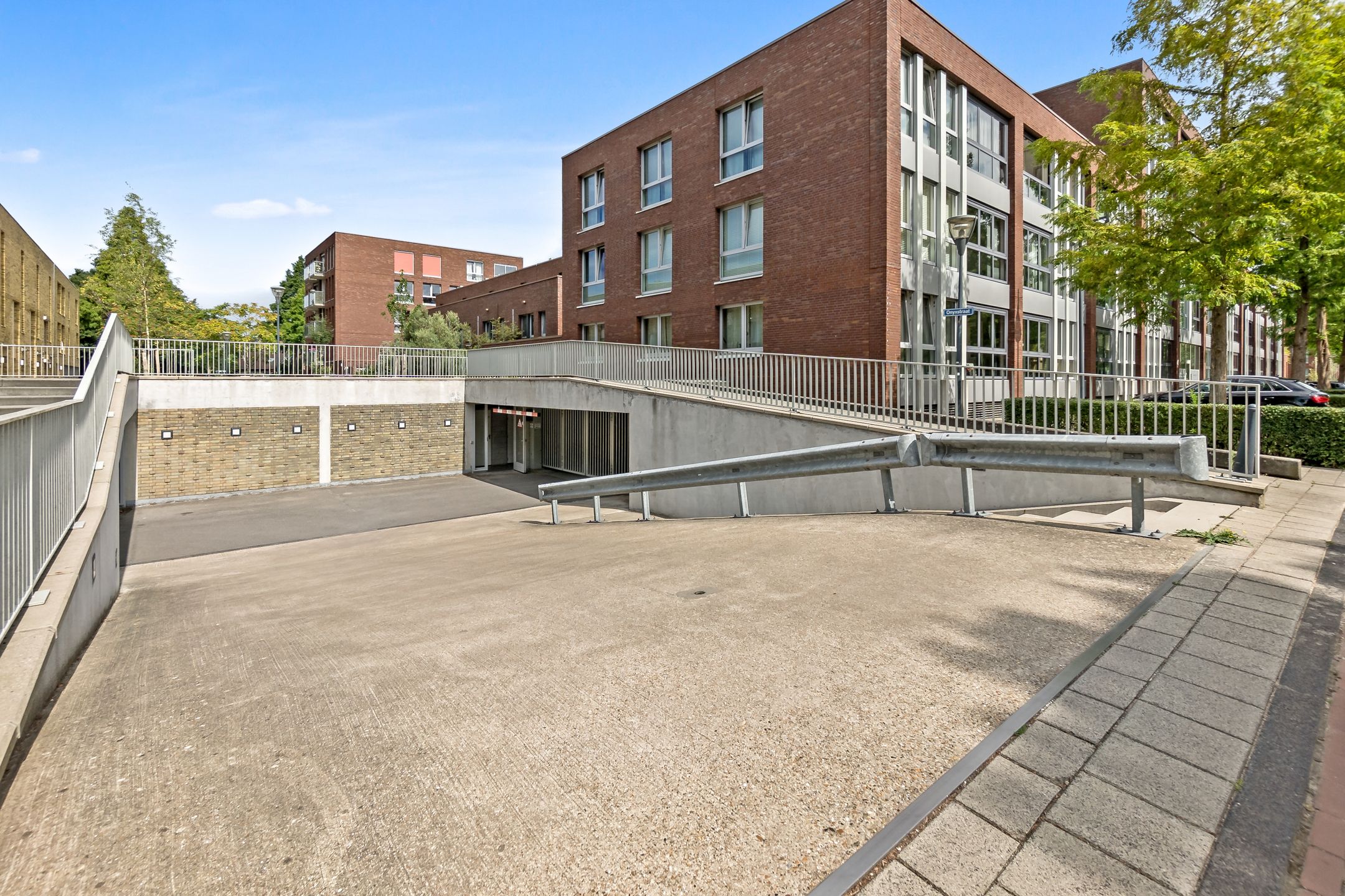 Photo 54 of Onyxstraat 12