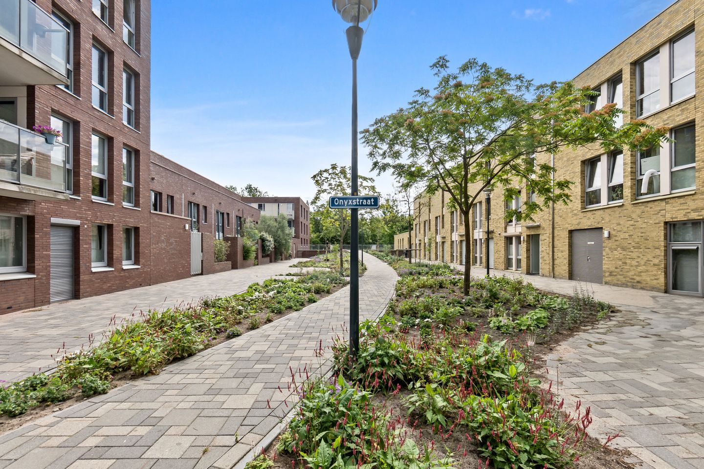 Photo 59 of Onyxstraat 12