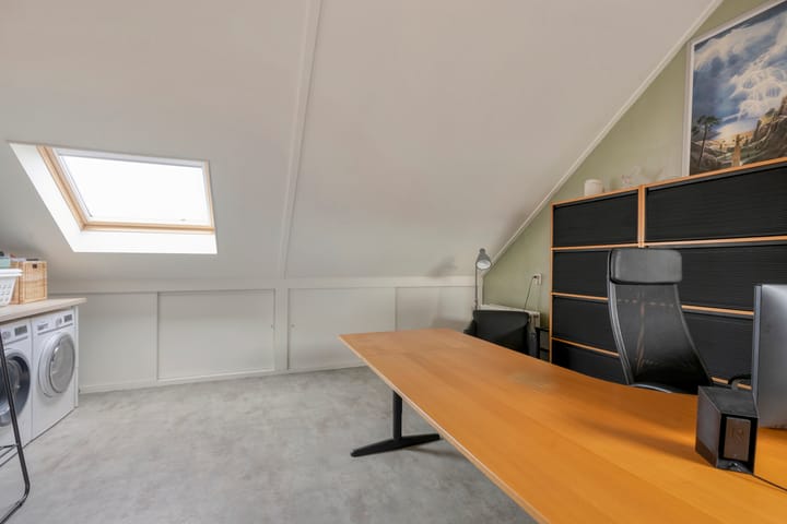 Photo 33 of Remus 140