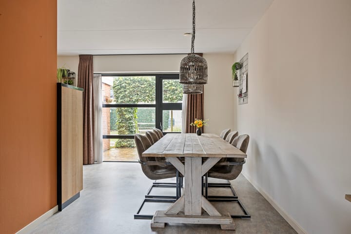 Photo 14 of Peseta 14