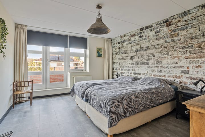 Photo 23 of Peseta 14